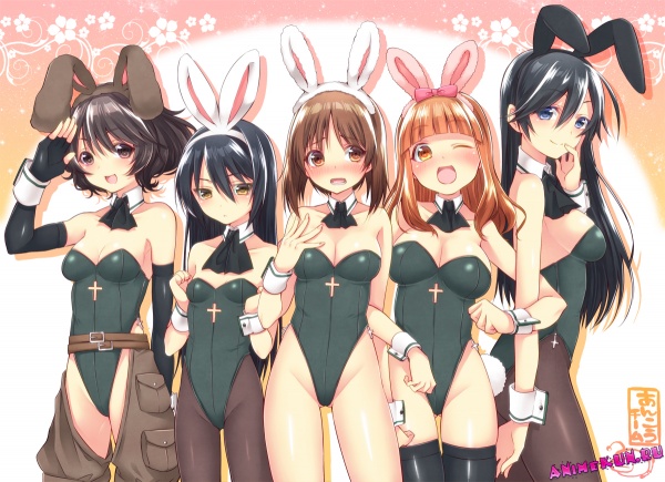 Девушки в костюме кроликов
