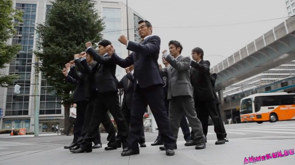 Японская группа World Order. Танцы в деловых костюмах