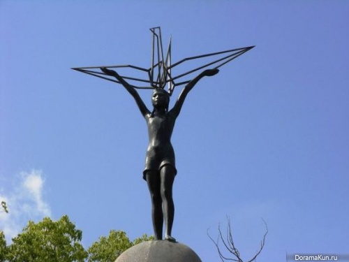 Хиросима. памятник Садако